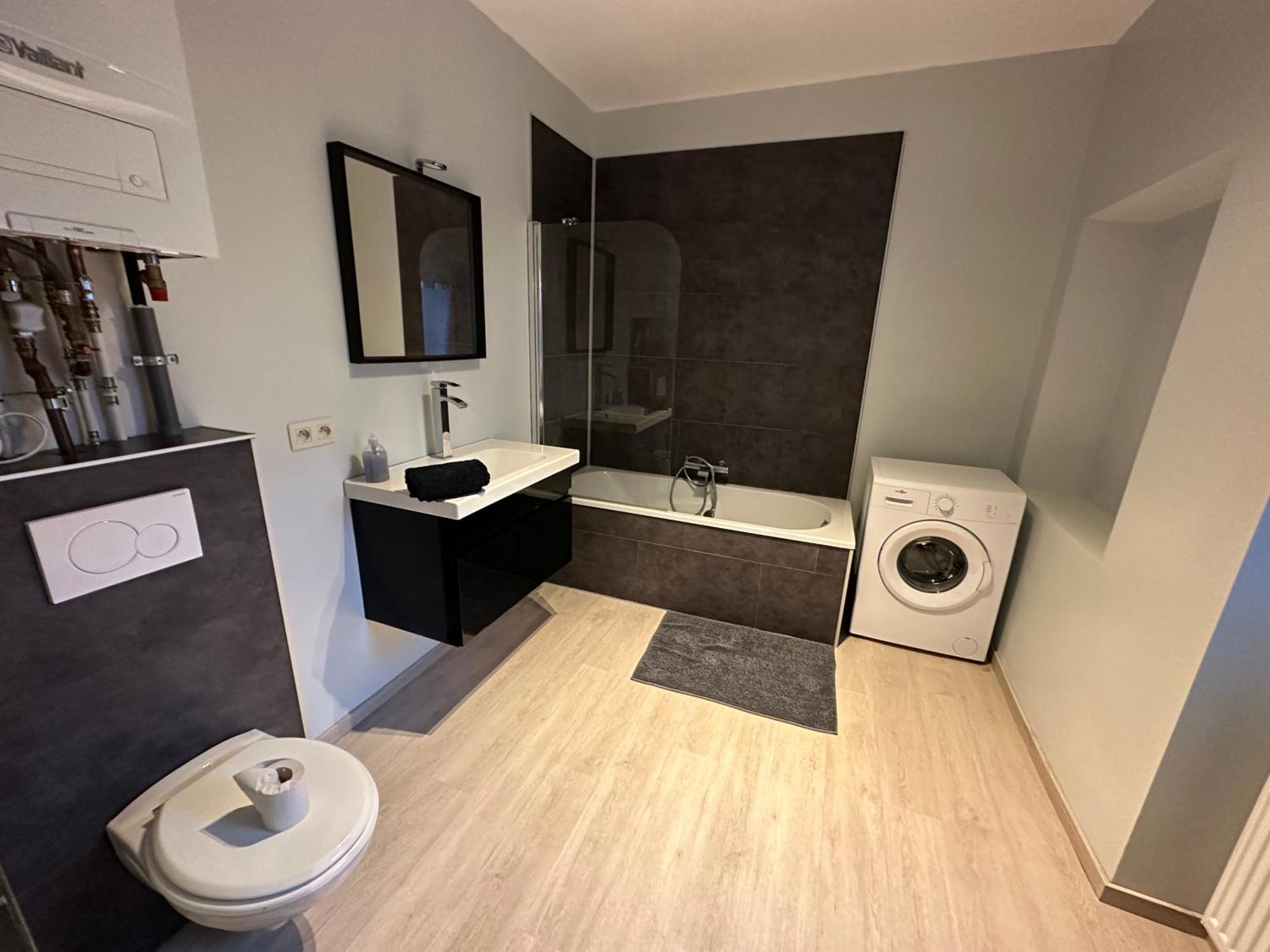 Charmante maison de ville rénové à 10 min de Liège! Flemalle-Grande Esterno foto